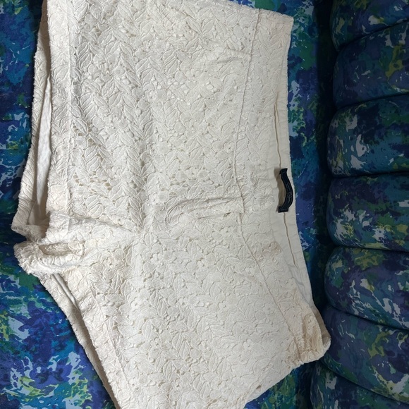Jessica Simpson white lace shorts - Picture 12 of 12